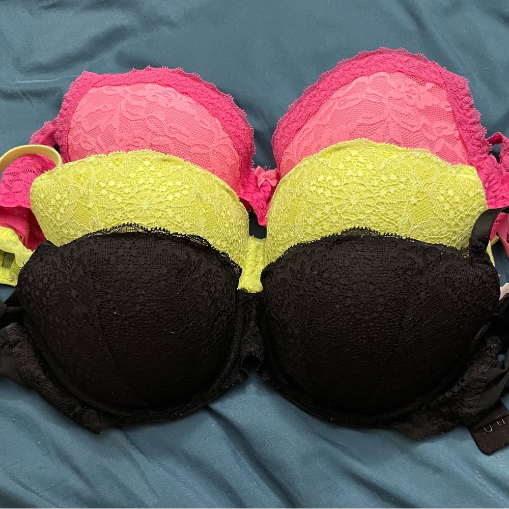 4 Victoria Secret bras size 34C